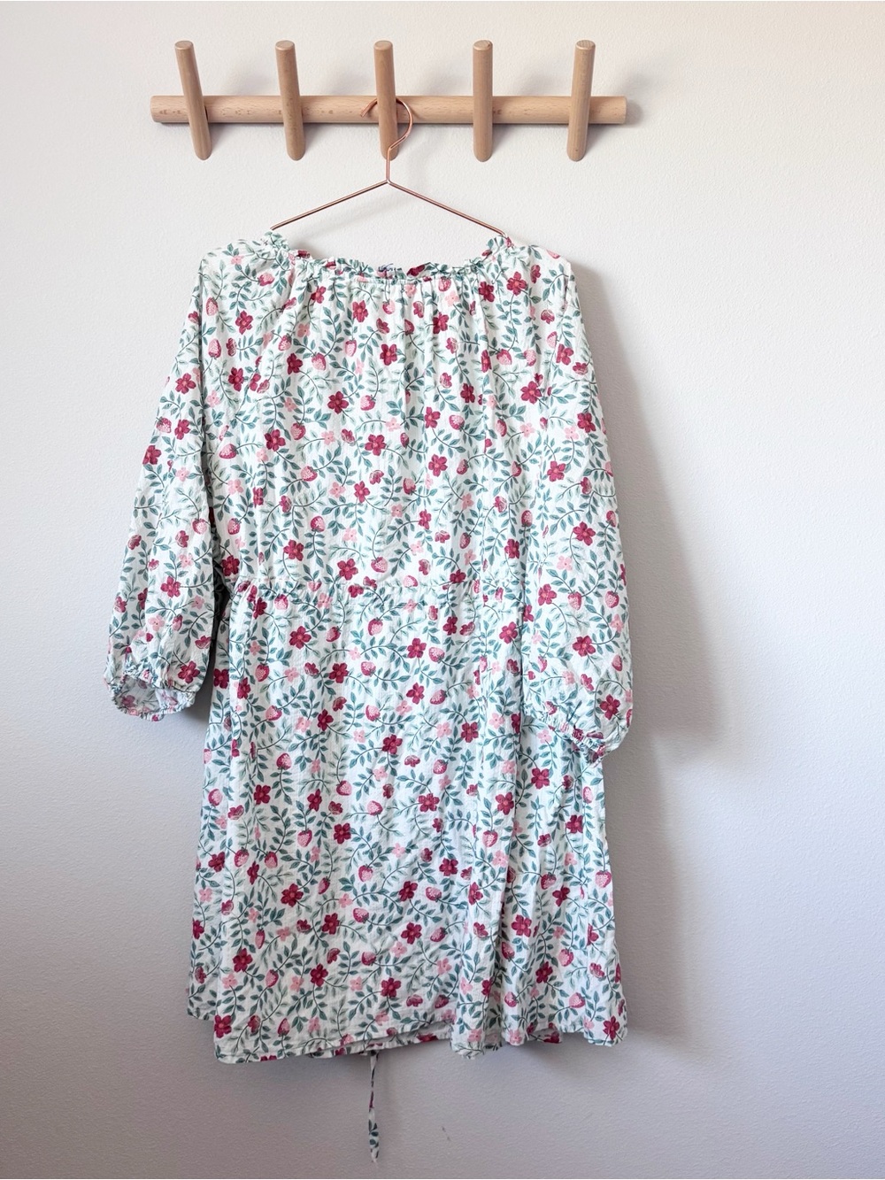 Draper JamesFloral Tie-Waist V-Neck Dress. Strawberry and floral print - Picture 8 of 10